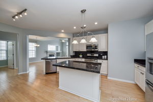  421 Mayborne Ln, Geneva, IL 60134, US Photo 6