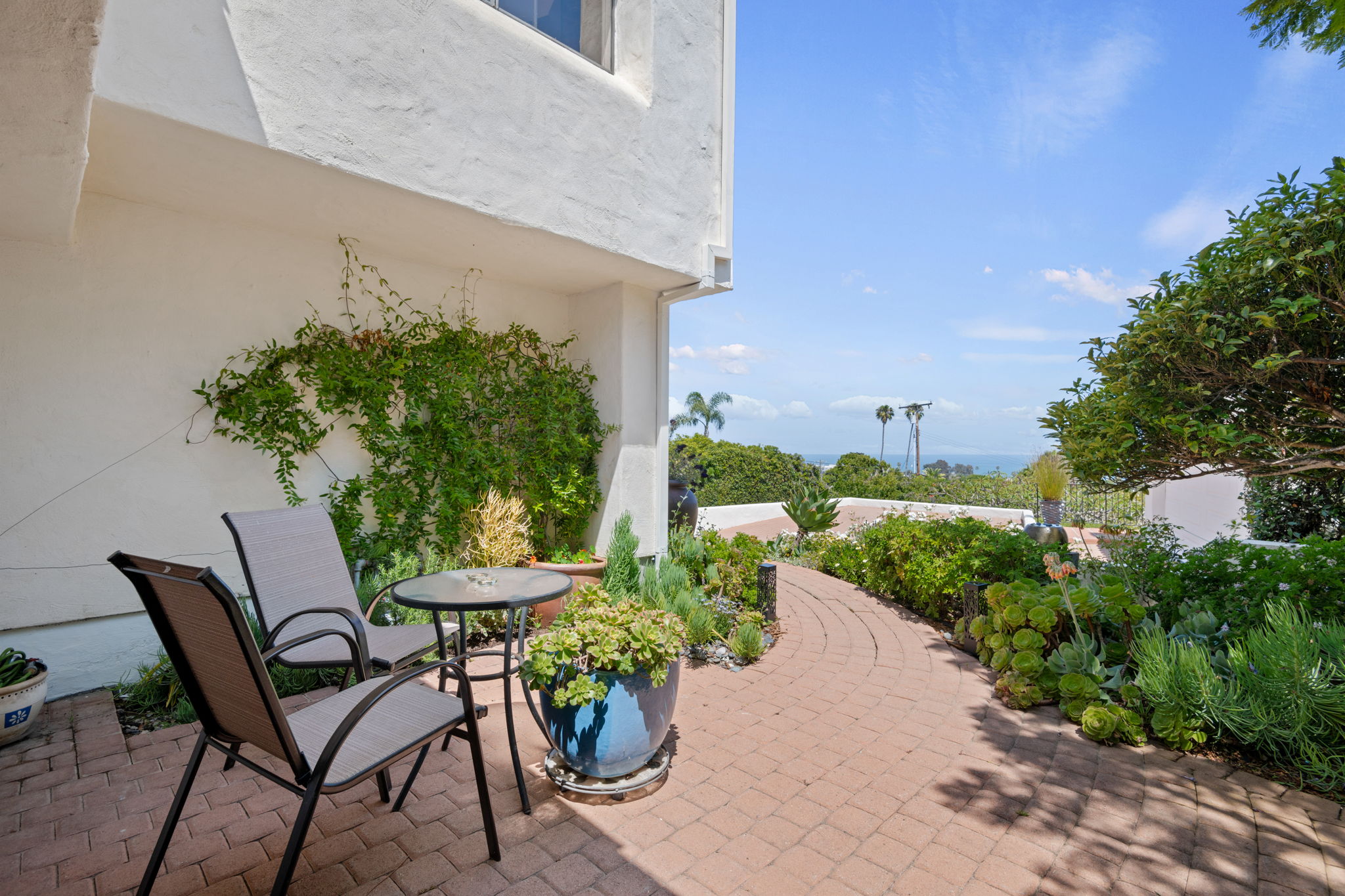 08 - Patio
