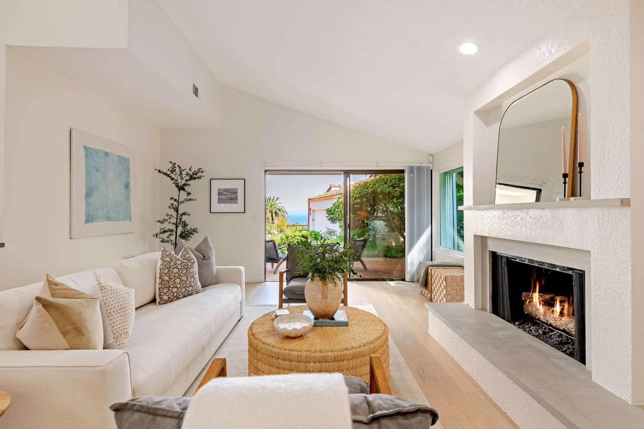 04 - Living Room