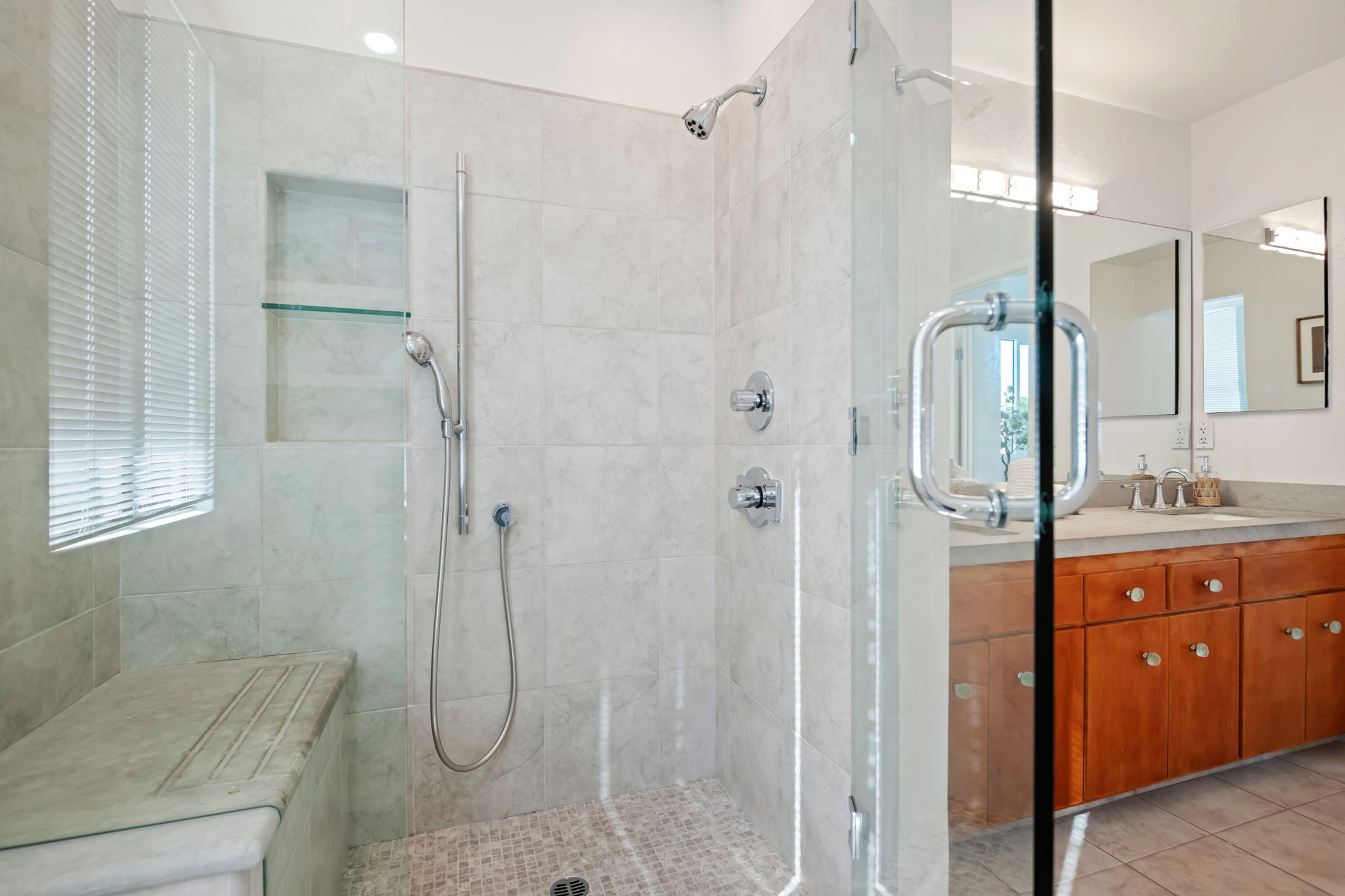 27 - Bathroom 2