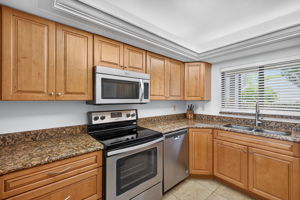 Kitchen 3 of 6
