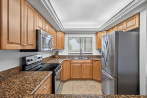 Kitchen 2 of 6