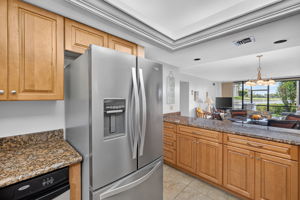 Kitchen 4 of 6