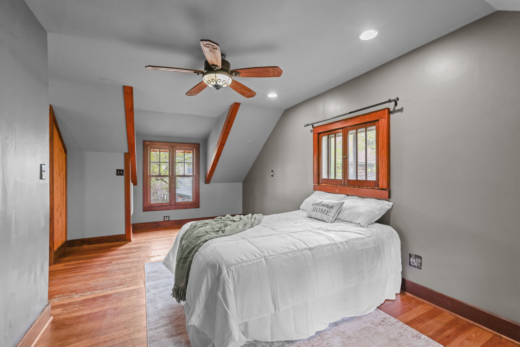  Photo 32