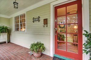Front Porch/Entrance
