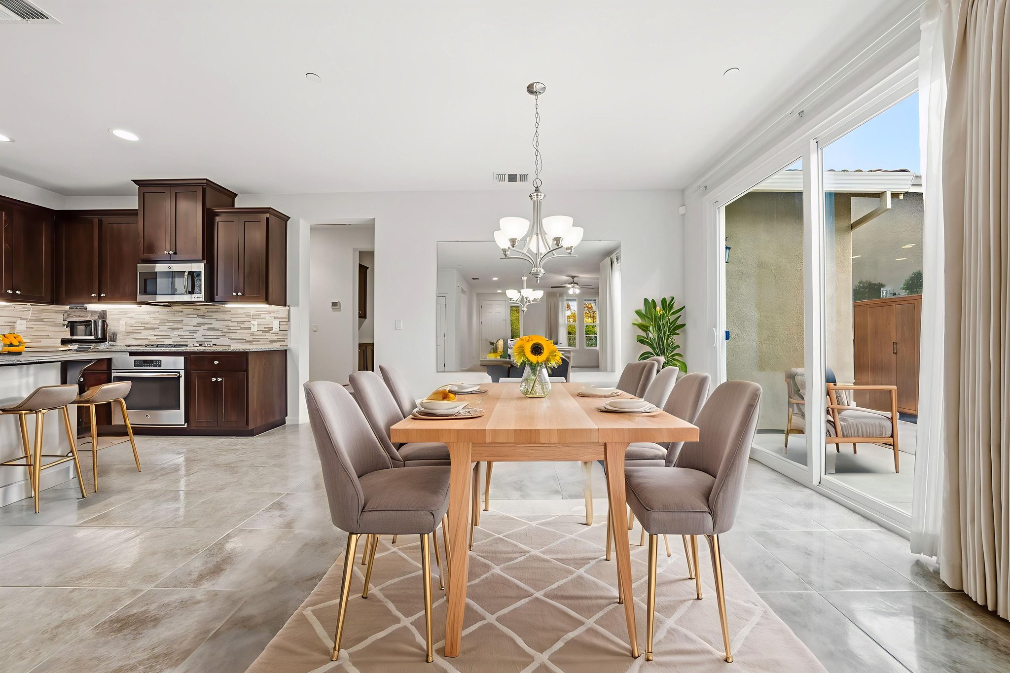 JBPHOTOHOMES20251112_0058 virtually staged.jpeg