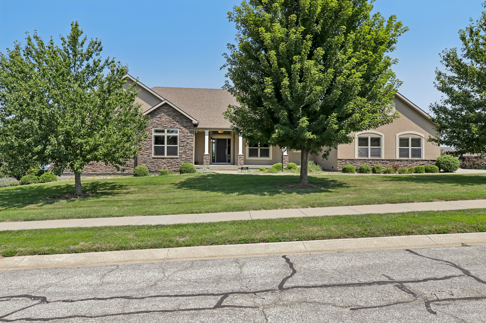 Greystone Dr-S0808-001.jpg