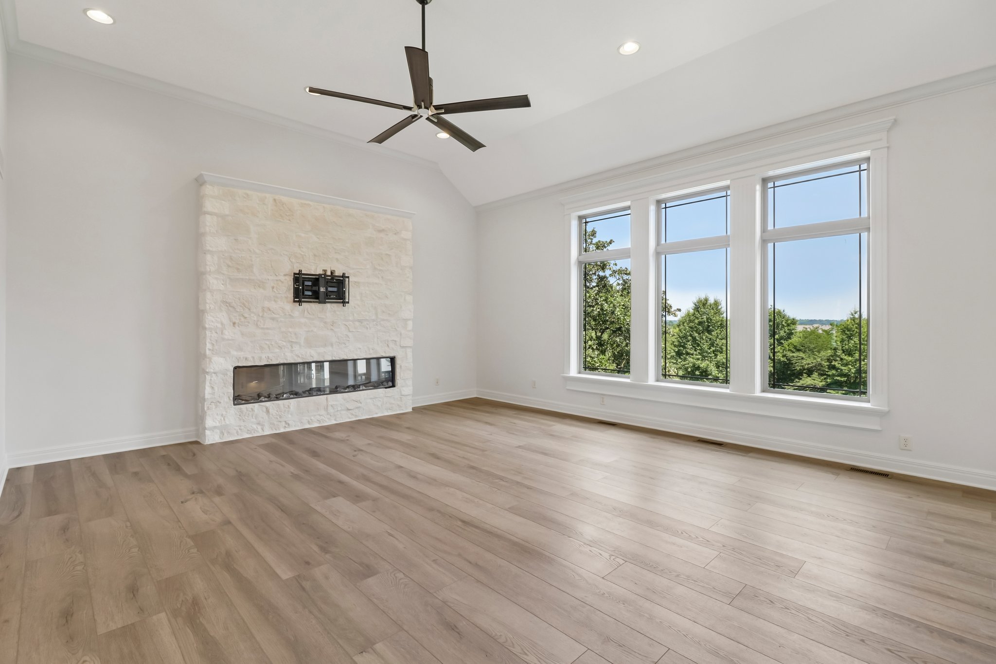 Greystone Dr-S0808-004.jpg