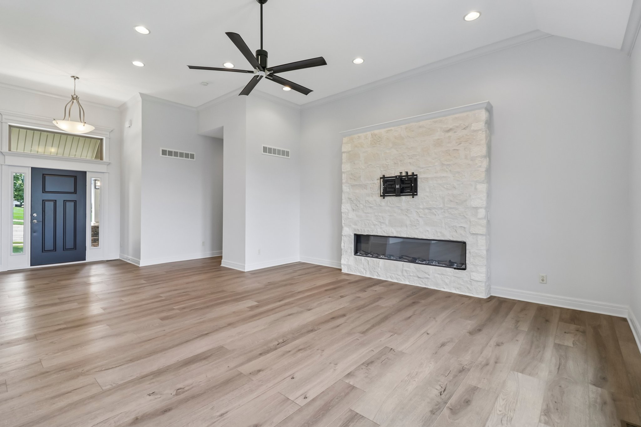 Greystone Dr-S0808-007.jpg