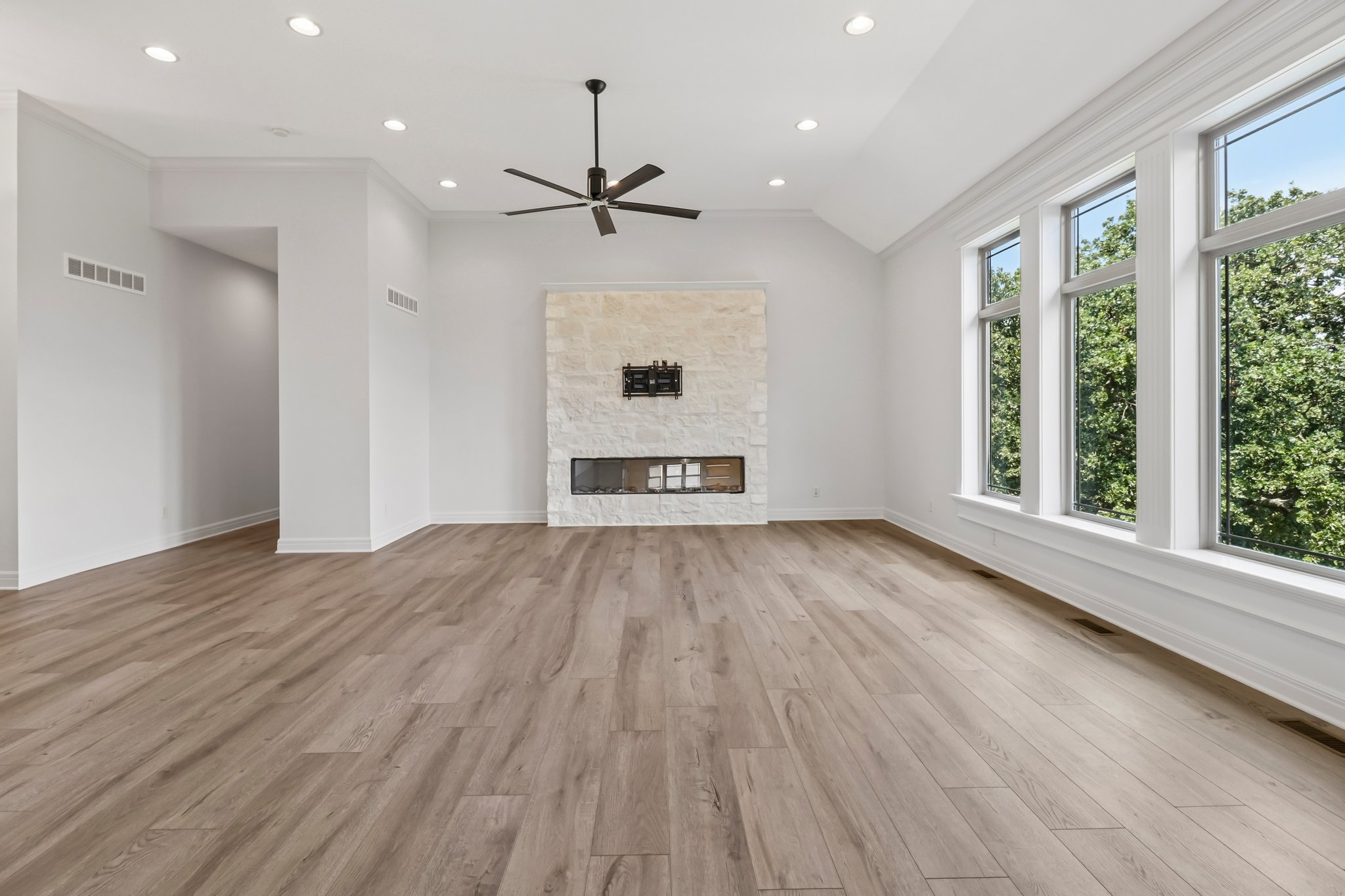 Greystone Dr-S0808-008.jpg
