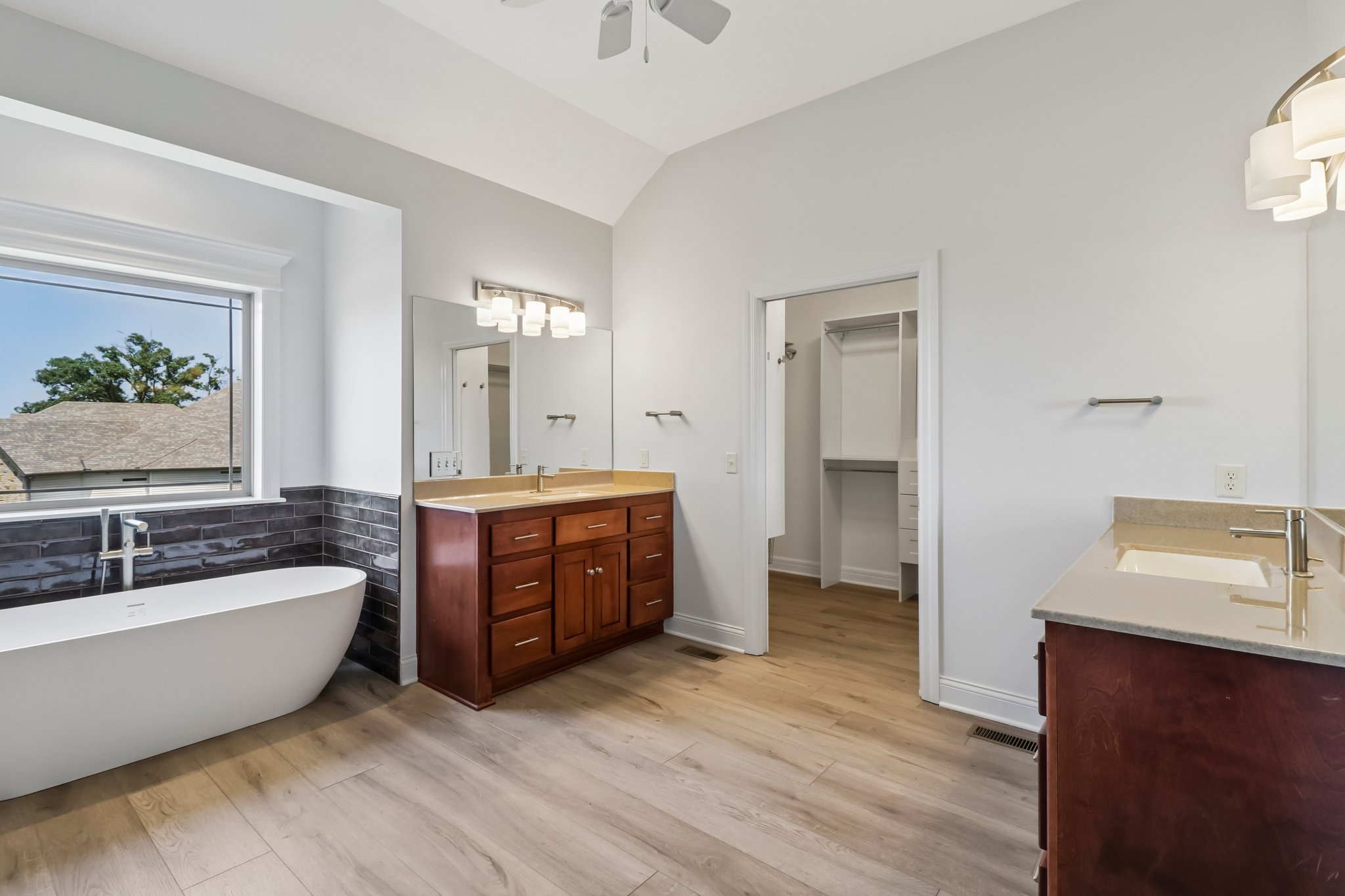 Greystone Dr-S0808-022.jpg