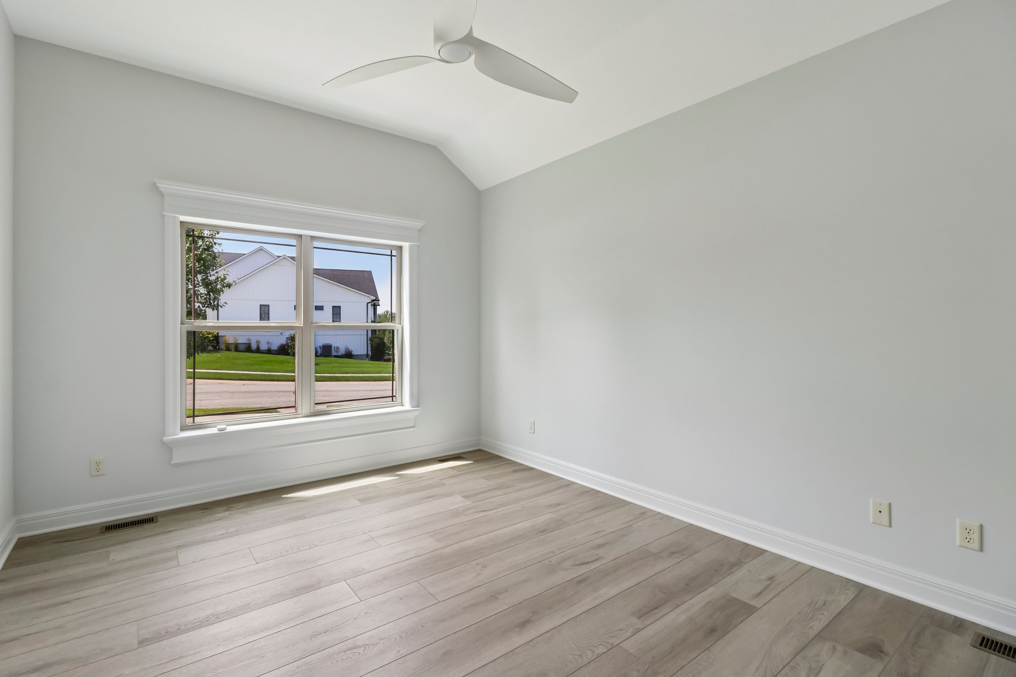 Greystone Dr-S0808-024.jpg