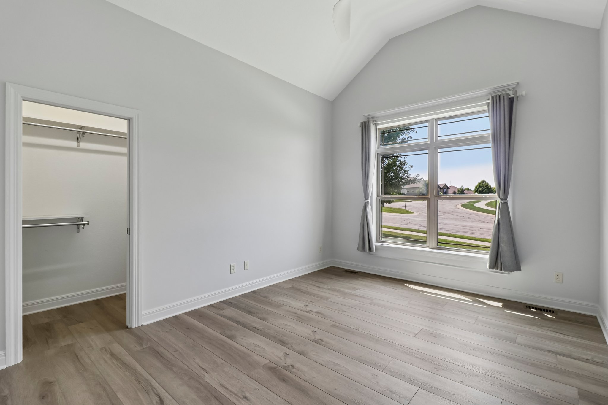 Greystone Dr-S0808-028.jpg