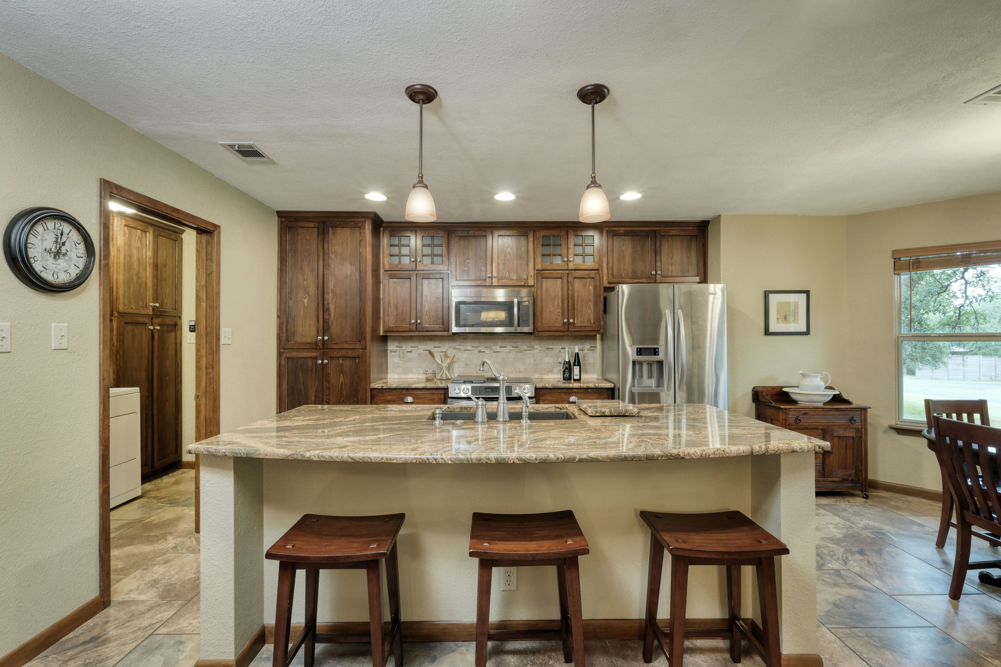 Kitchen/Breakfast Bar