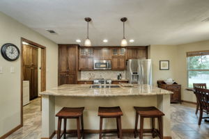 Kitchen/Breakfast Bar