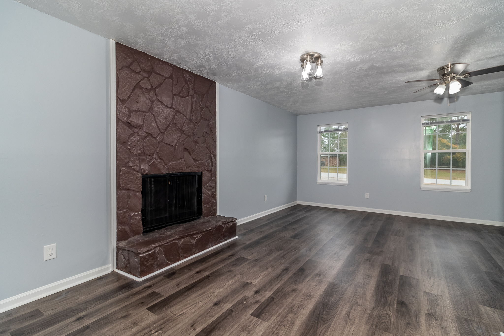 Living Room W/ Fireplace