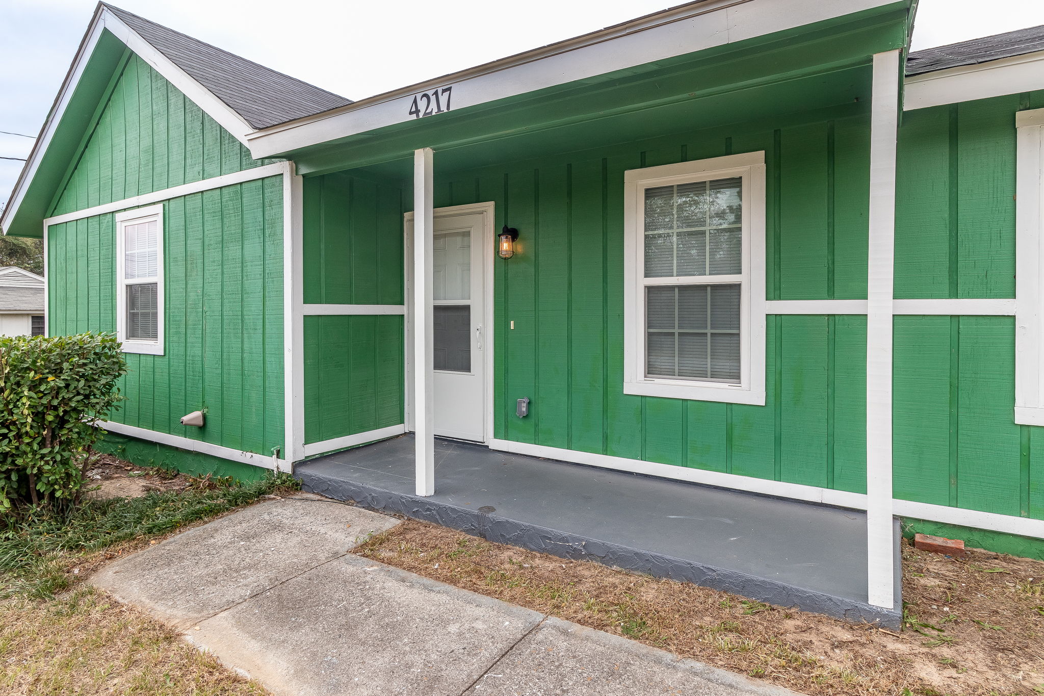 Front Porch/Entrance