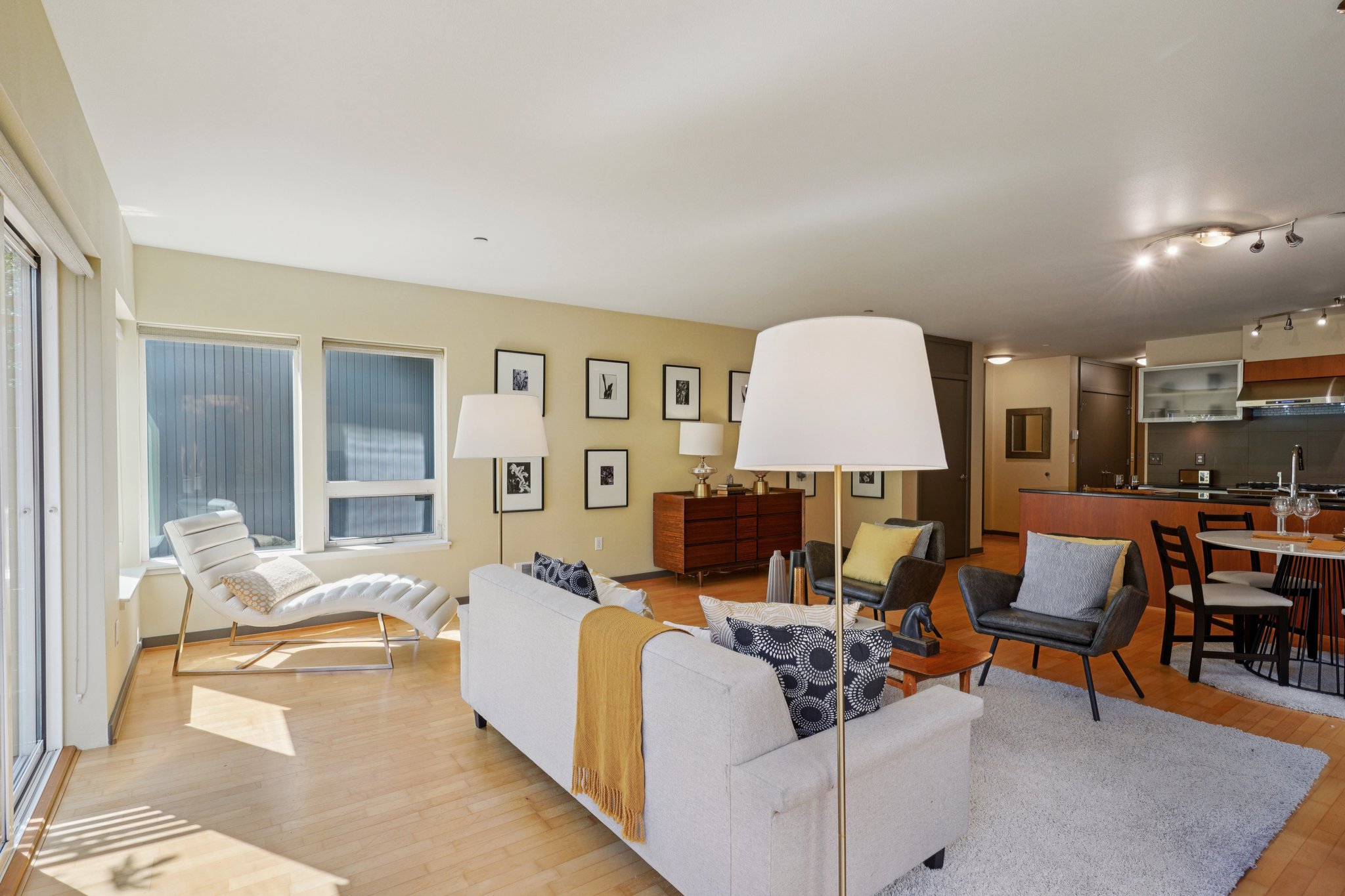 Fremont Ave N 2-S2708-011.jpg