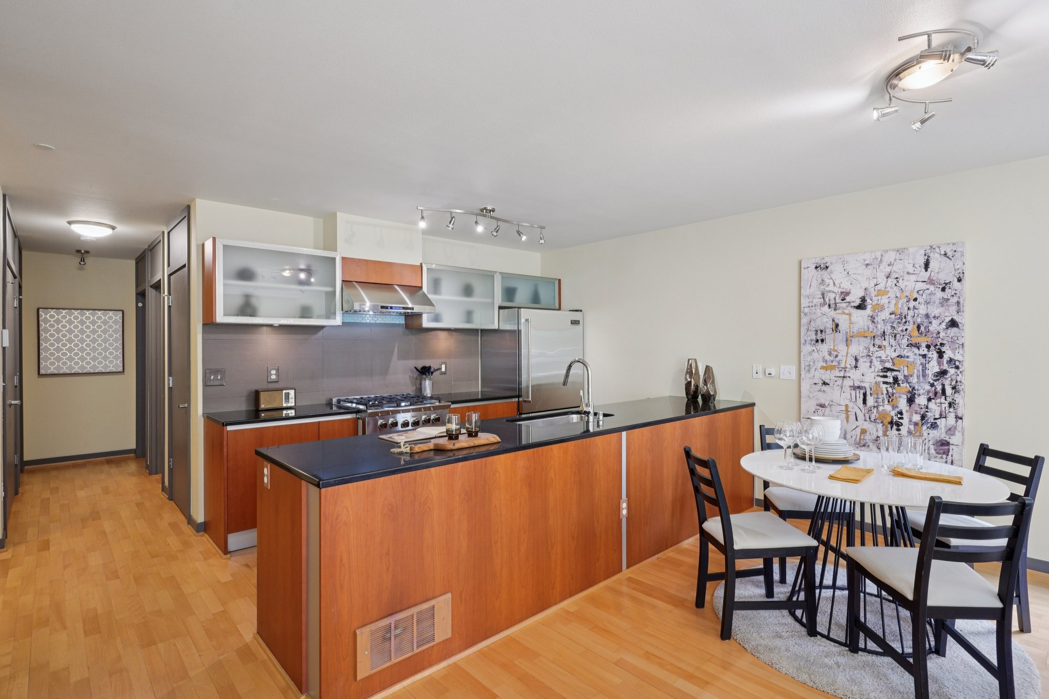 Fremont Ave N 2-S2708-016.jpg