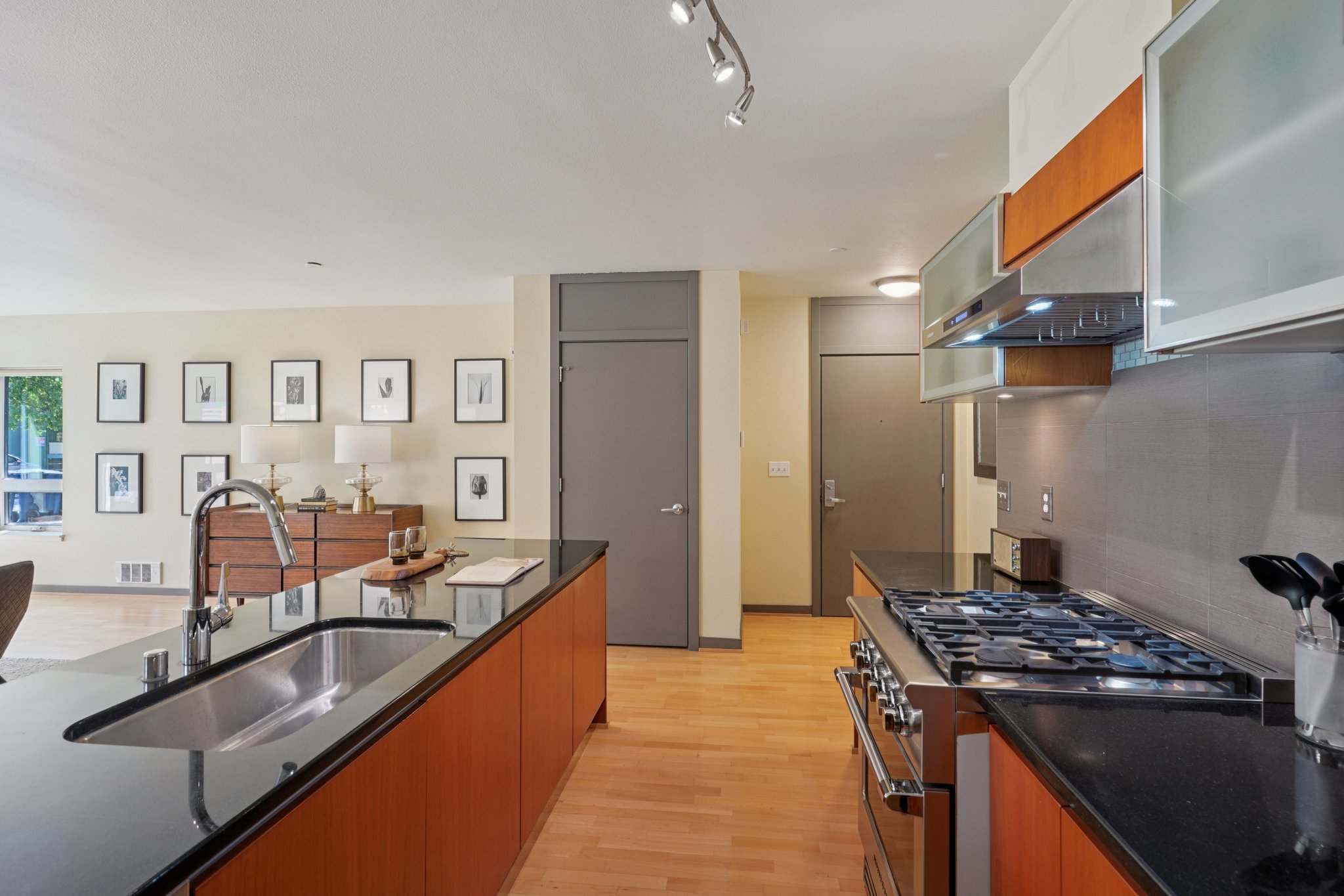 Fremont Ave N 2-S2708-019.jpg