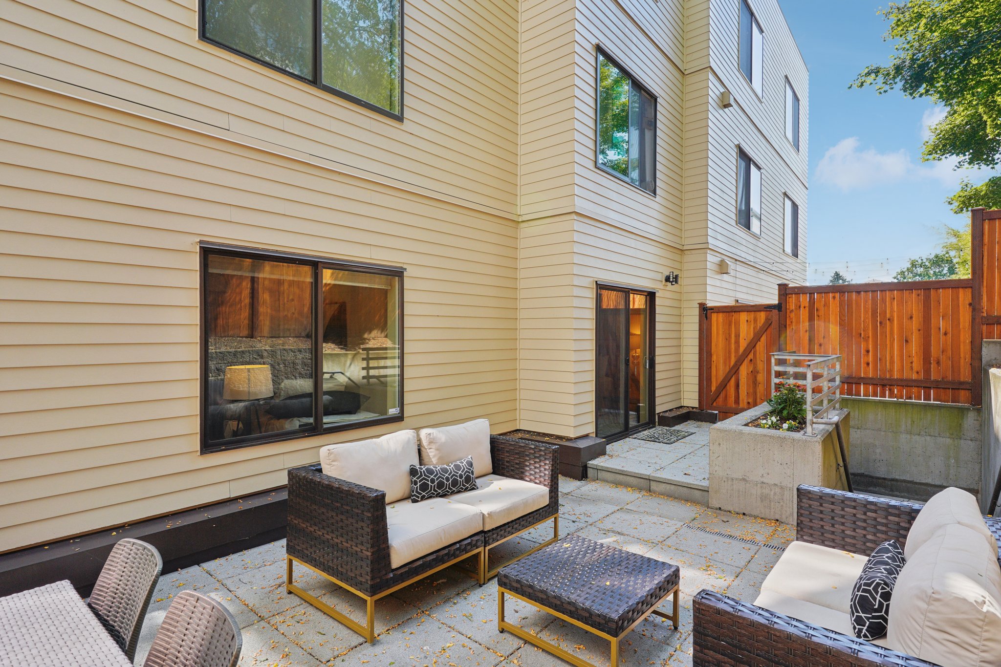 Fremont Ave N 2-S2708-038.jpg