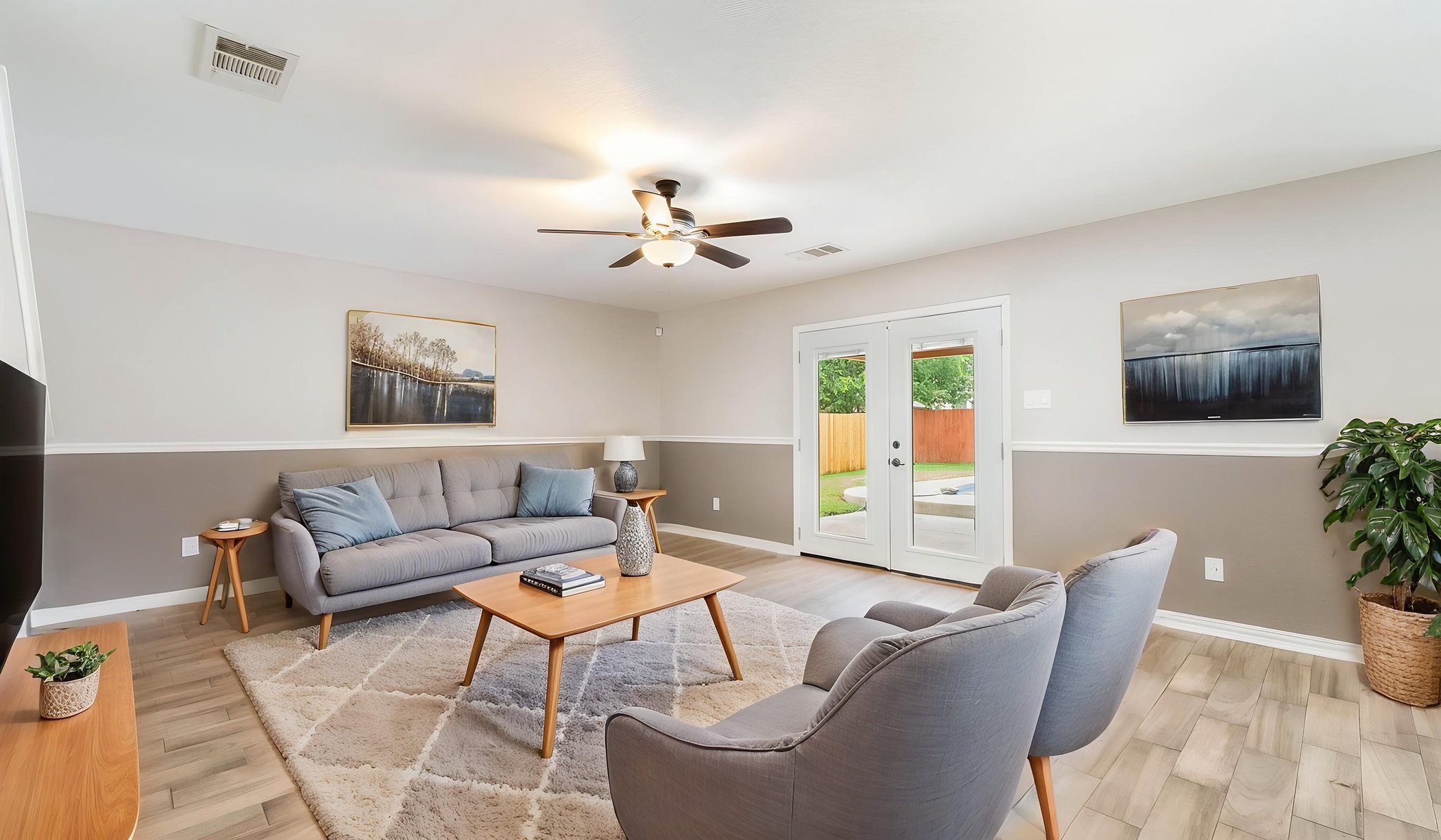 422 Centro Hermosa-4 virtually staged.jpeg