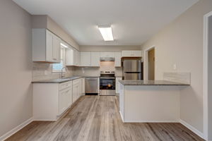 Kitchen/Breakfast Bar
