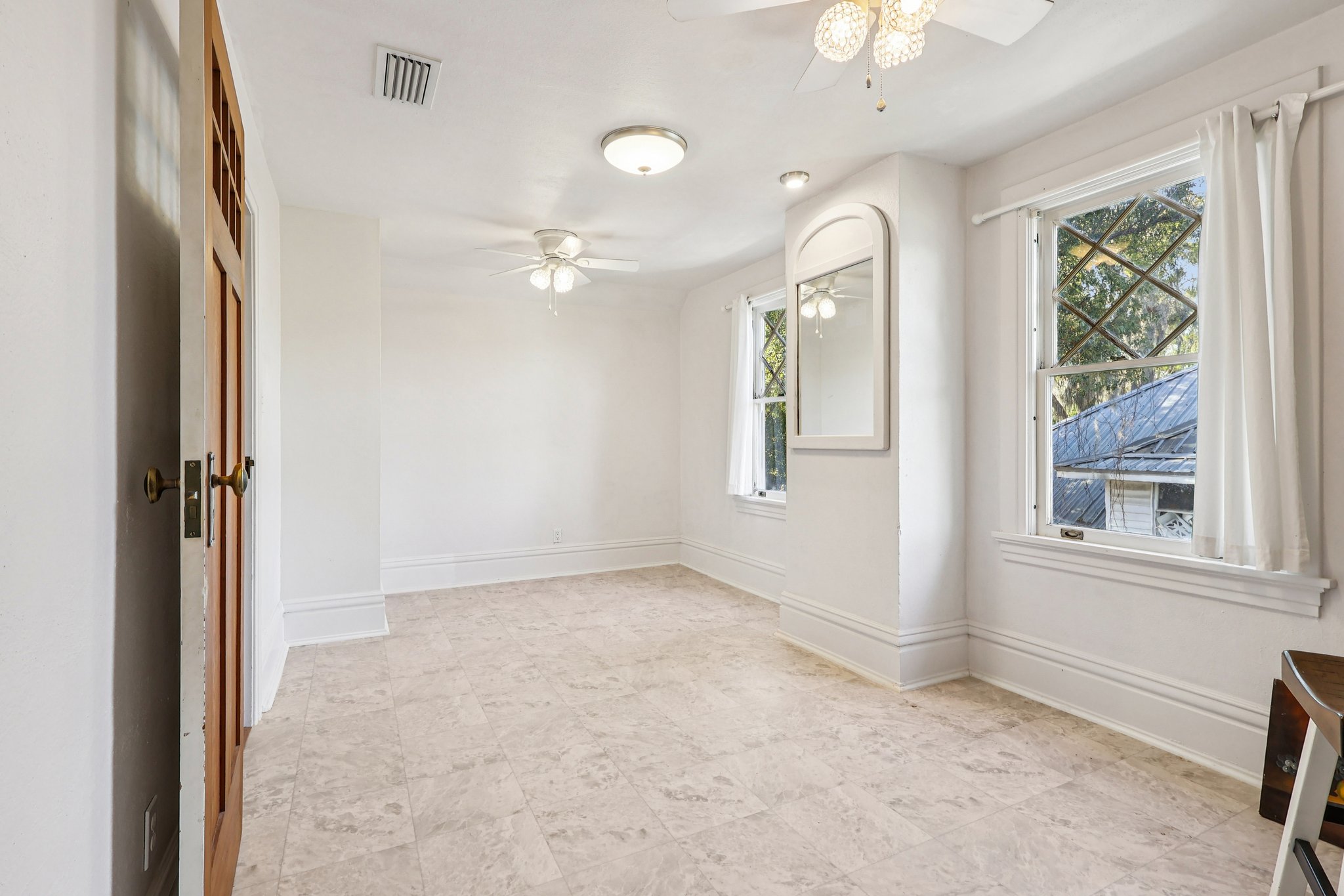 S Center St-S1003-032.jpg