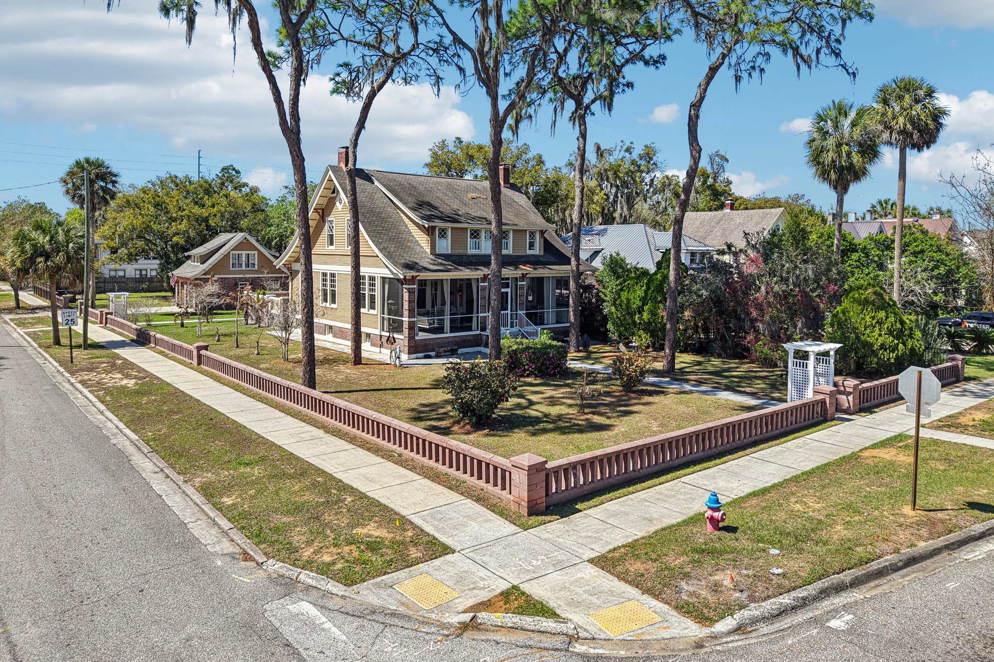 S Center St-S1003-052.jpg