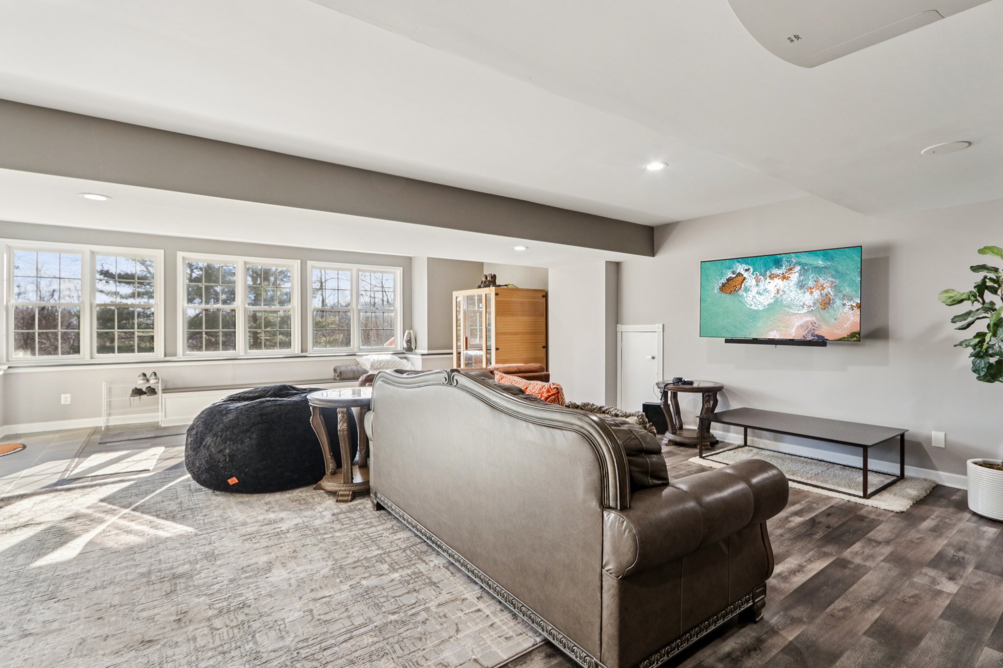 Lotus Ln-S2312-047.jpg