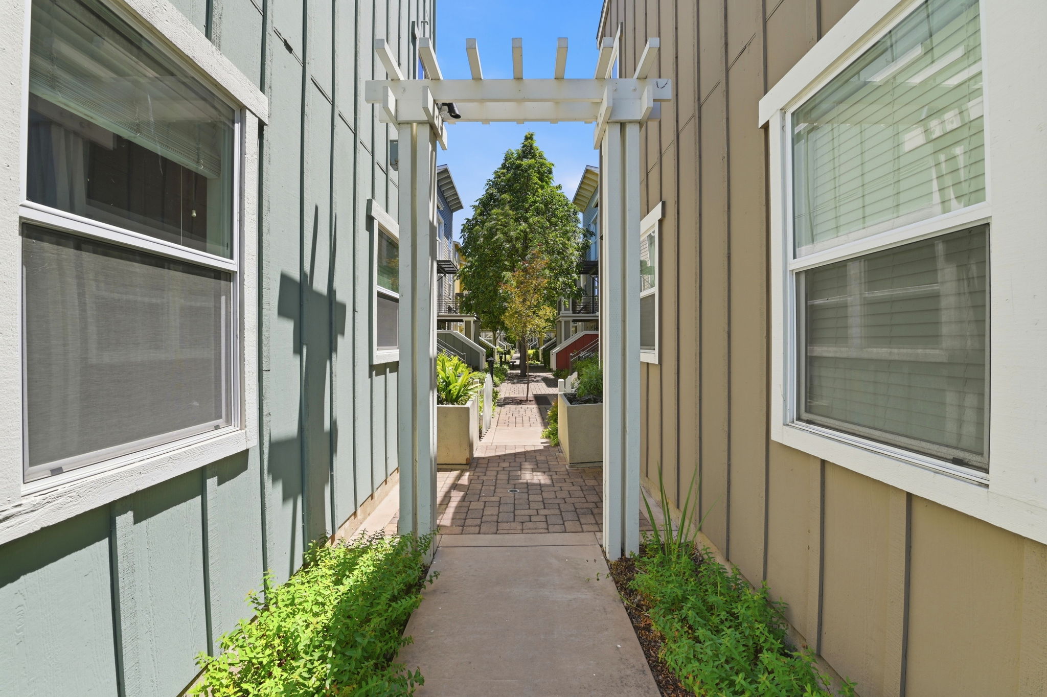 038_F8_4220 Providence Terrace