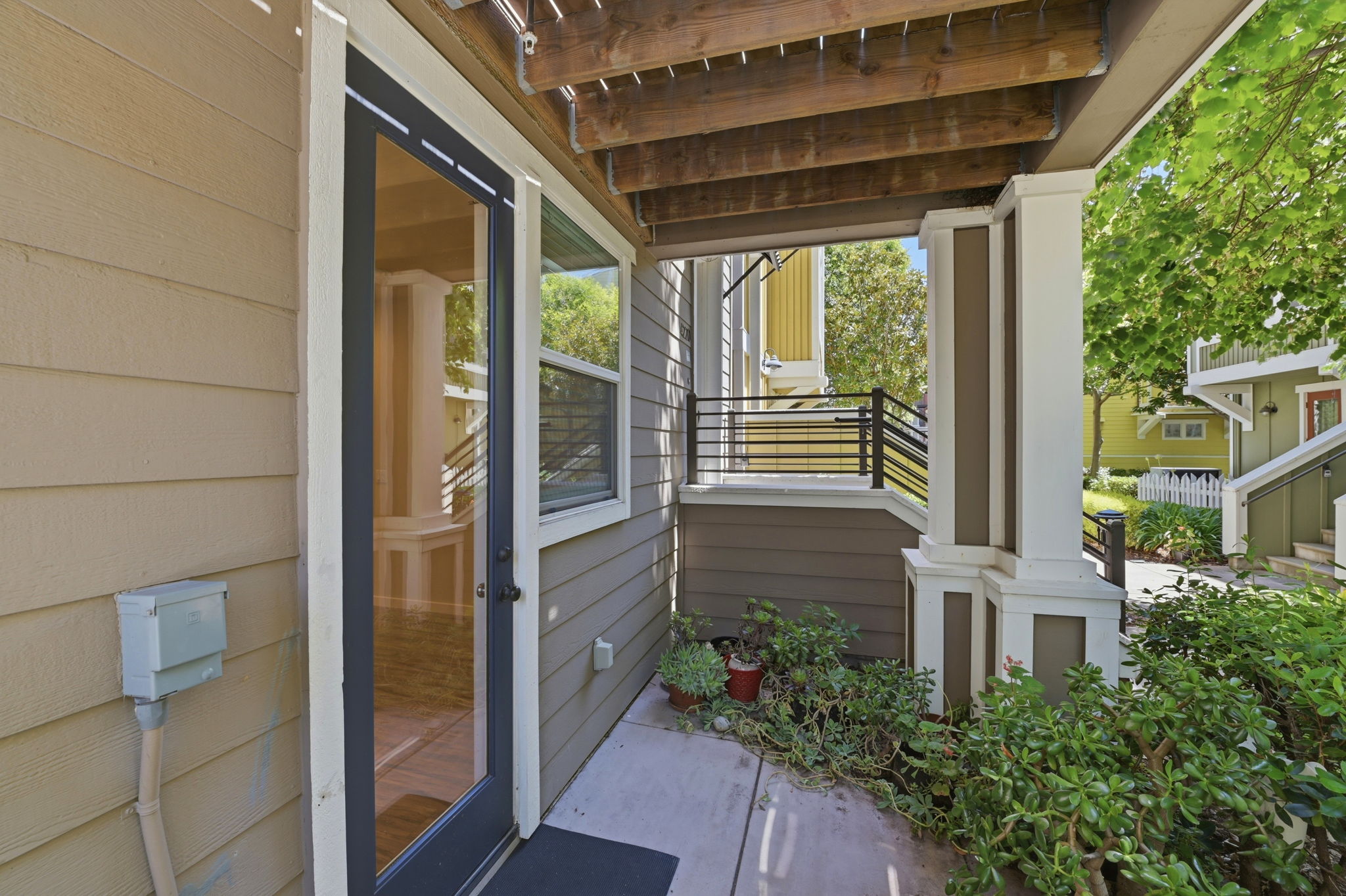 039_F8_4220 Providence Terrace