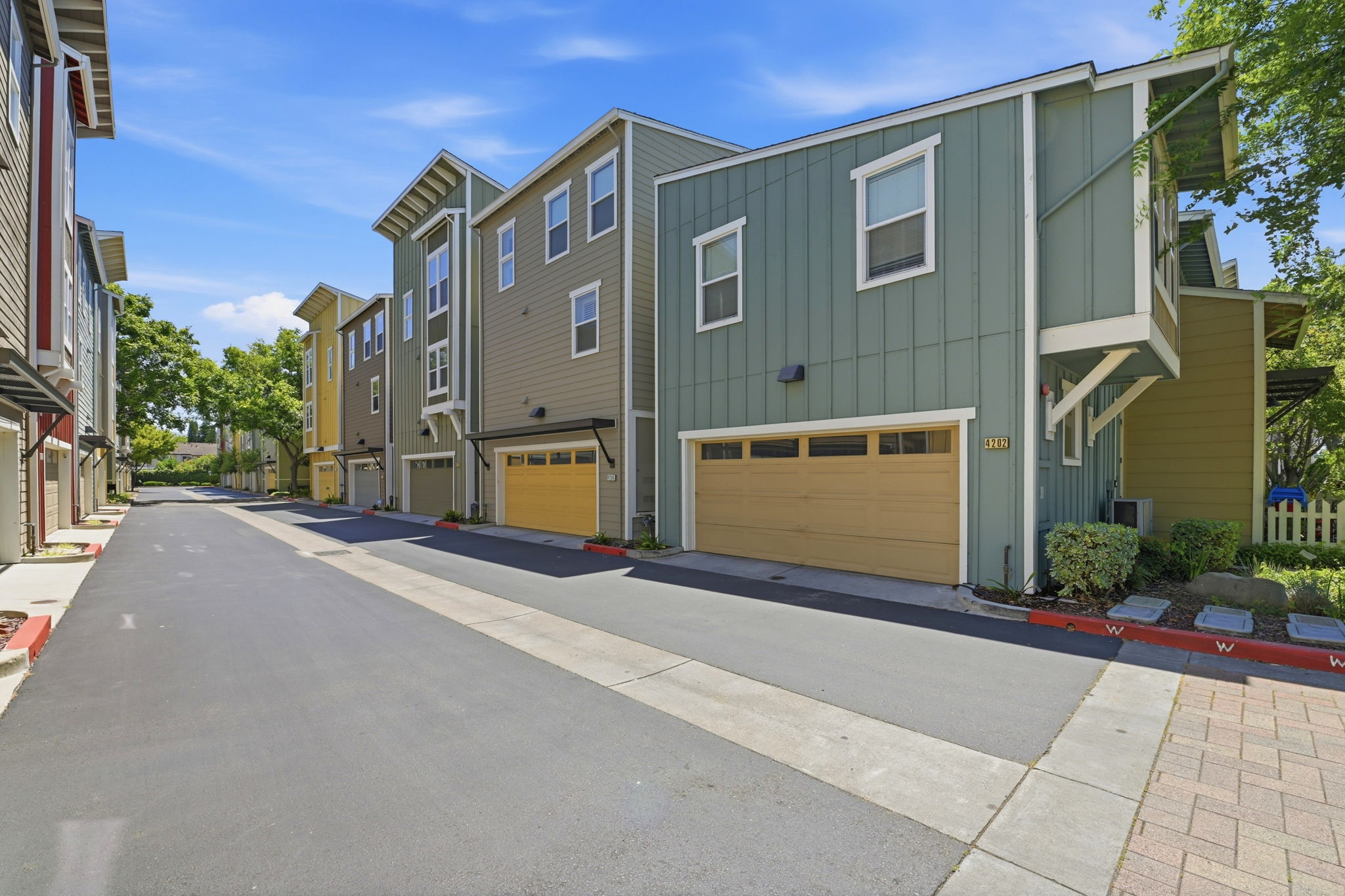 042_F8_4220 Providence Terrace