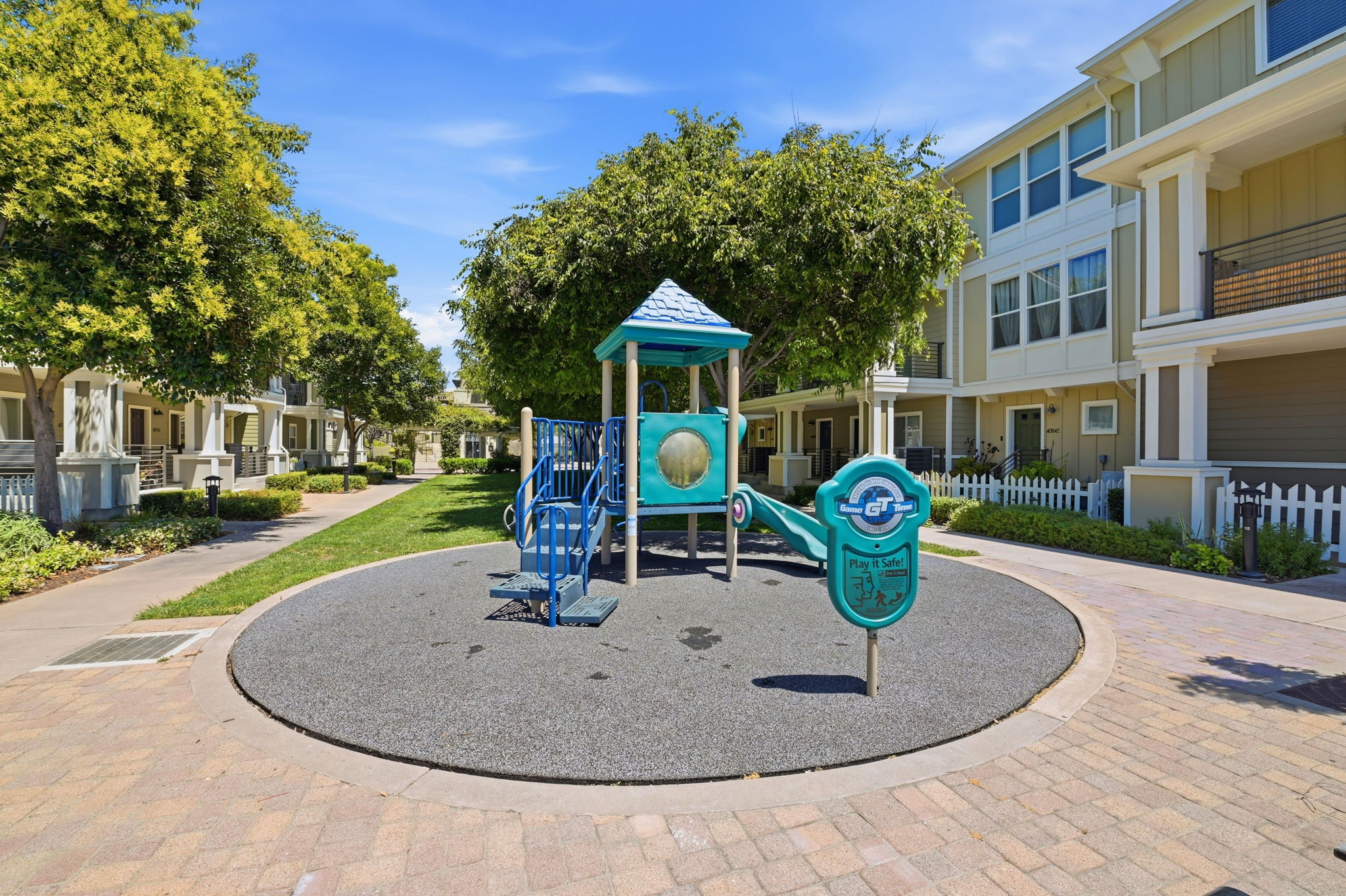045_F8_4220 Providence Terrace