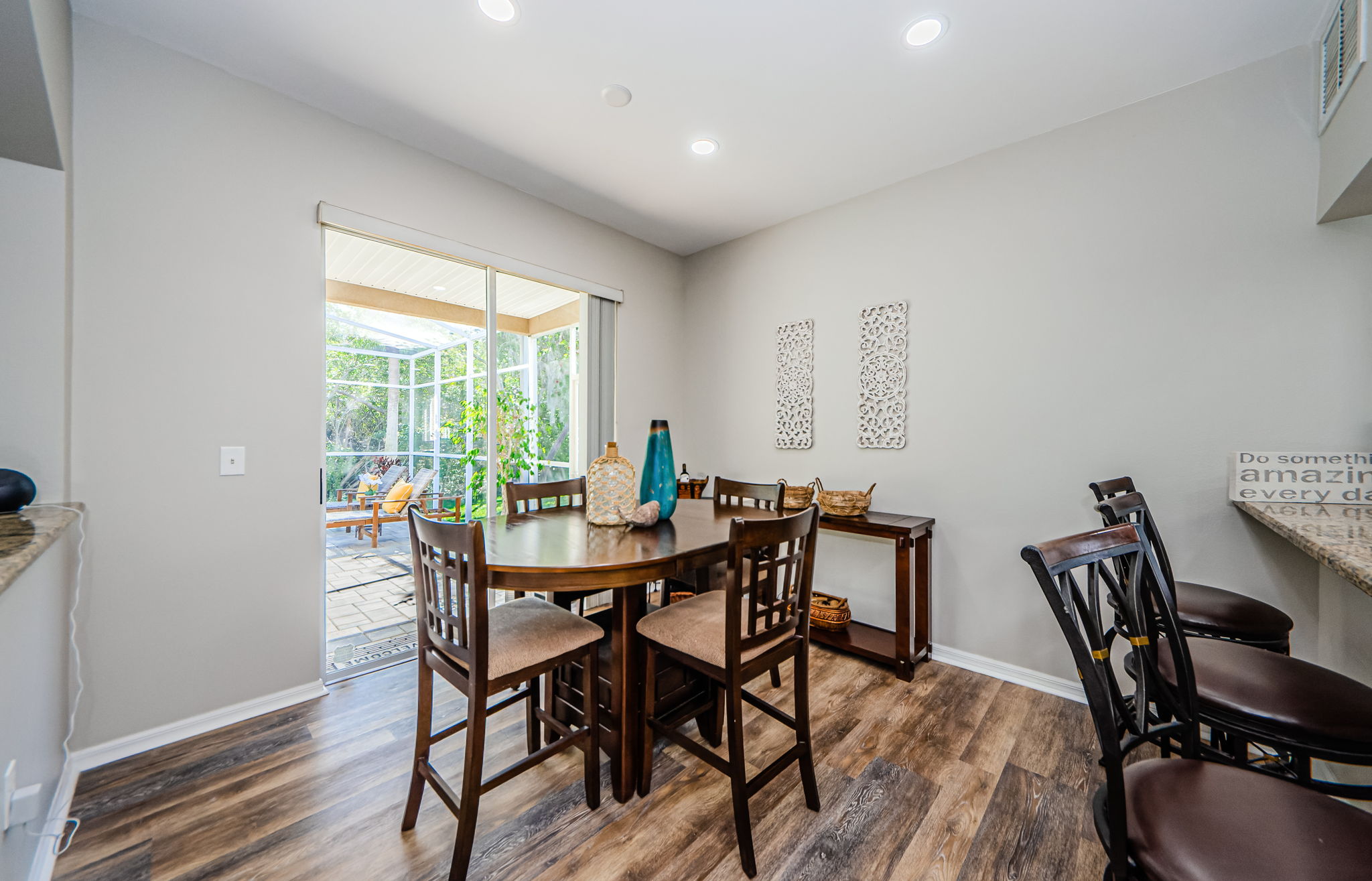 Kitchen Eat-In 1