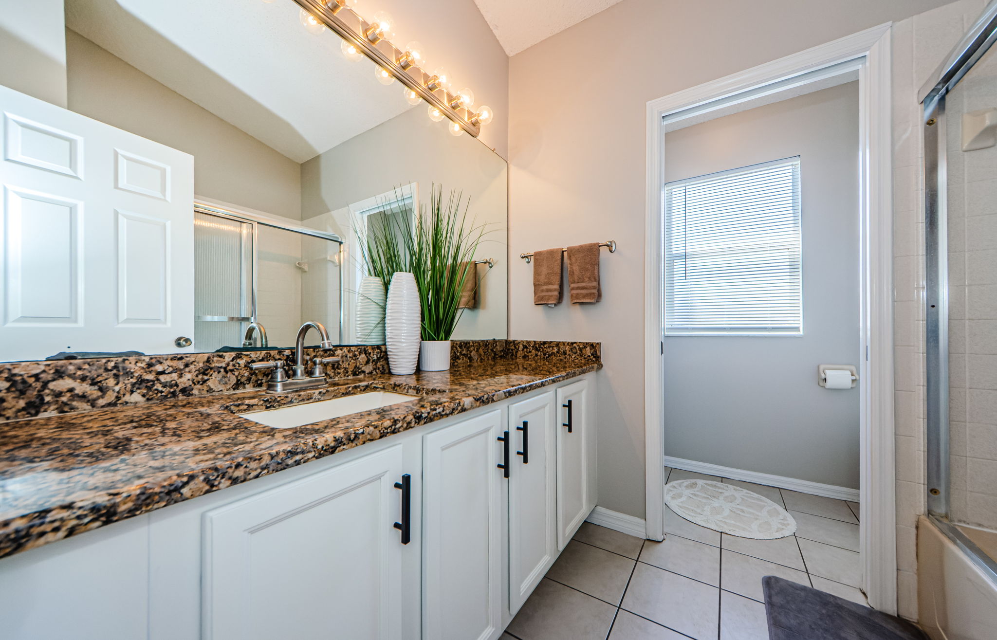 Upper Level Bathroom 2a