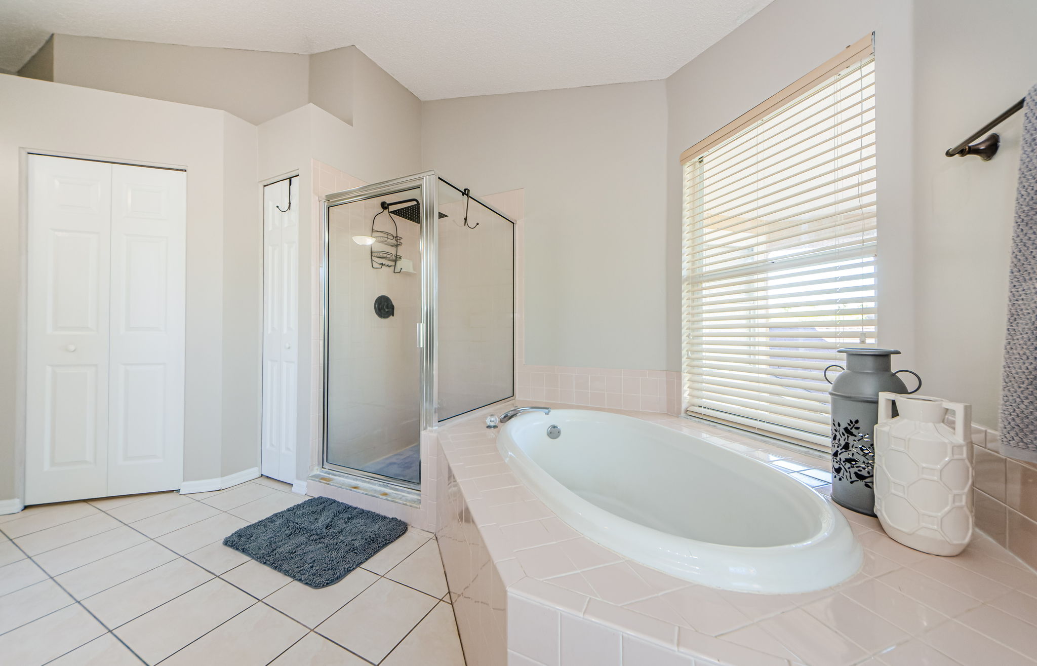Upper Level Master Bathroom 1d