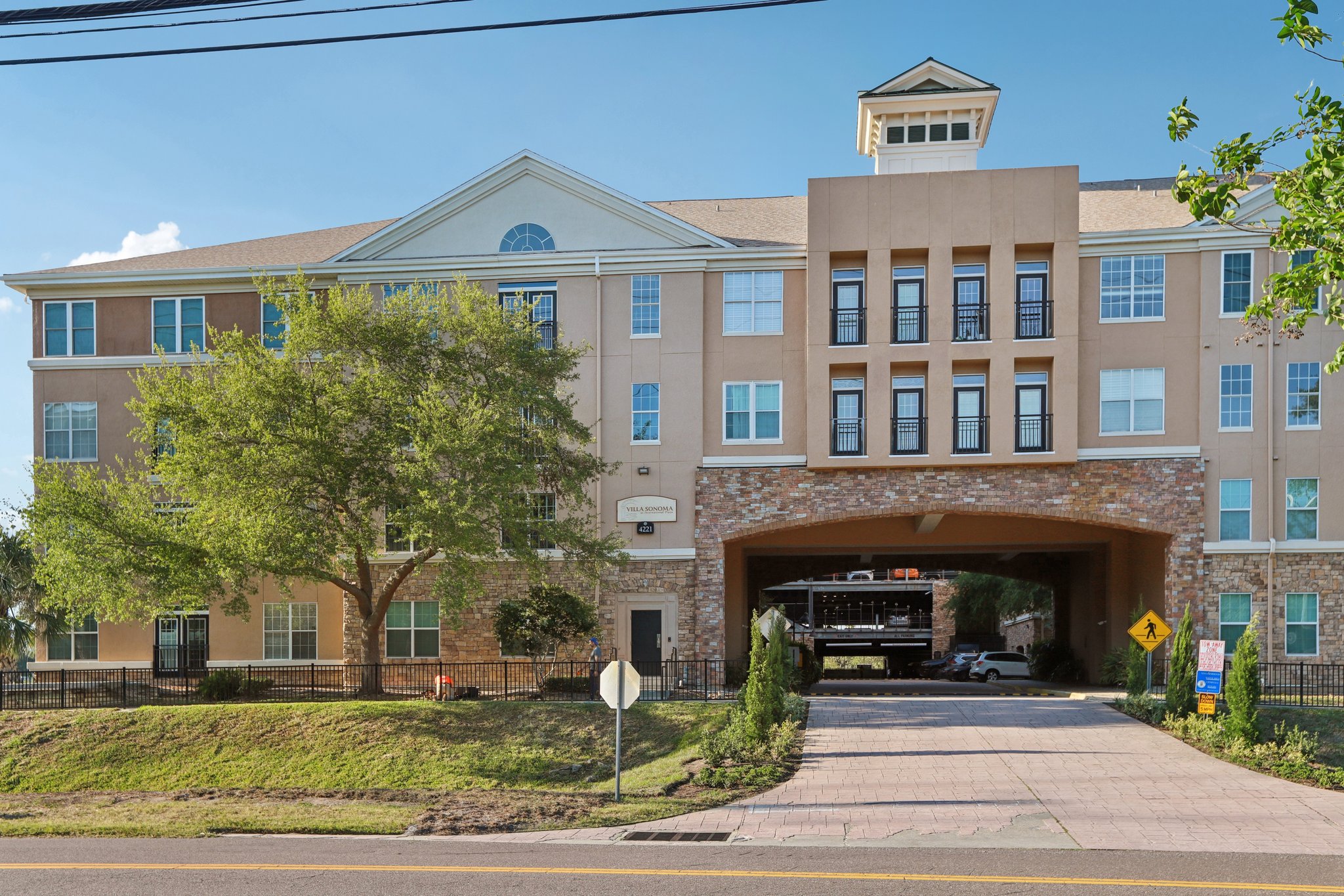 W Spruce St 2309-S1804-005.jpg