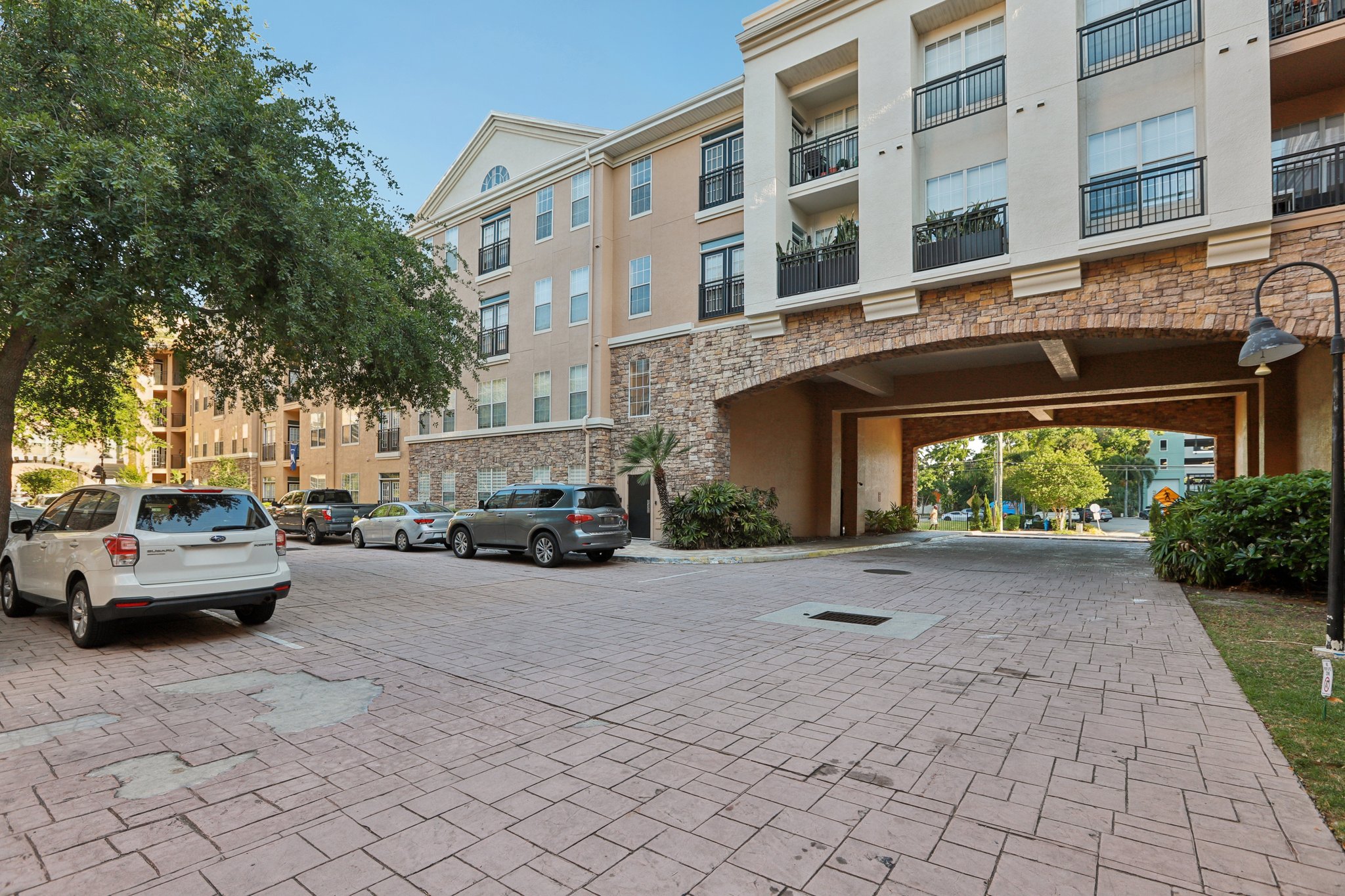 W Spruce St 2309-S1804-027.jpg