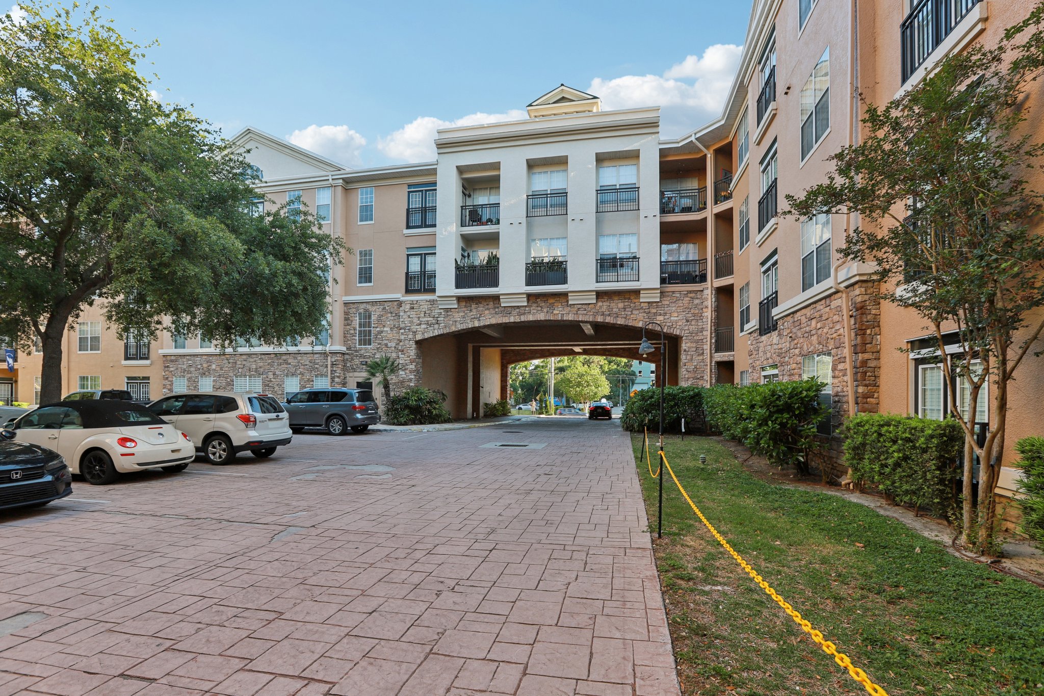 W Spruce St 2309-S1804-028.jpg