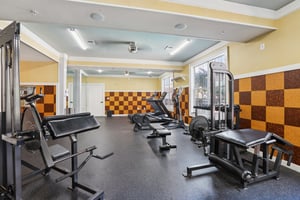 W Spruce St 2309-1804-904.jpg