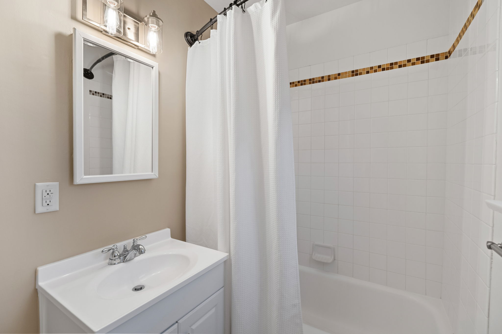 4222-24 Swift Ave-17