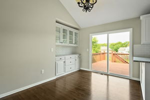 Dining Area with Breakfast Bar