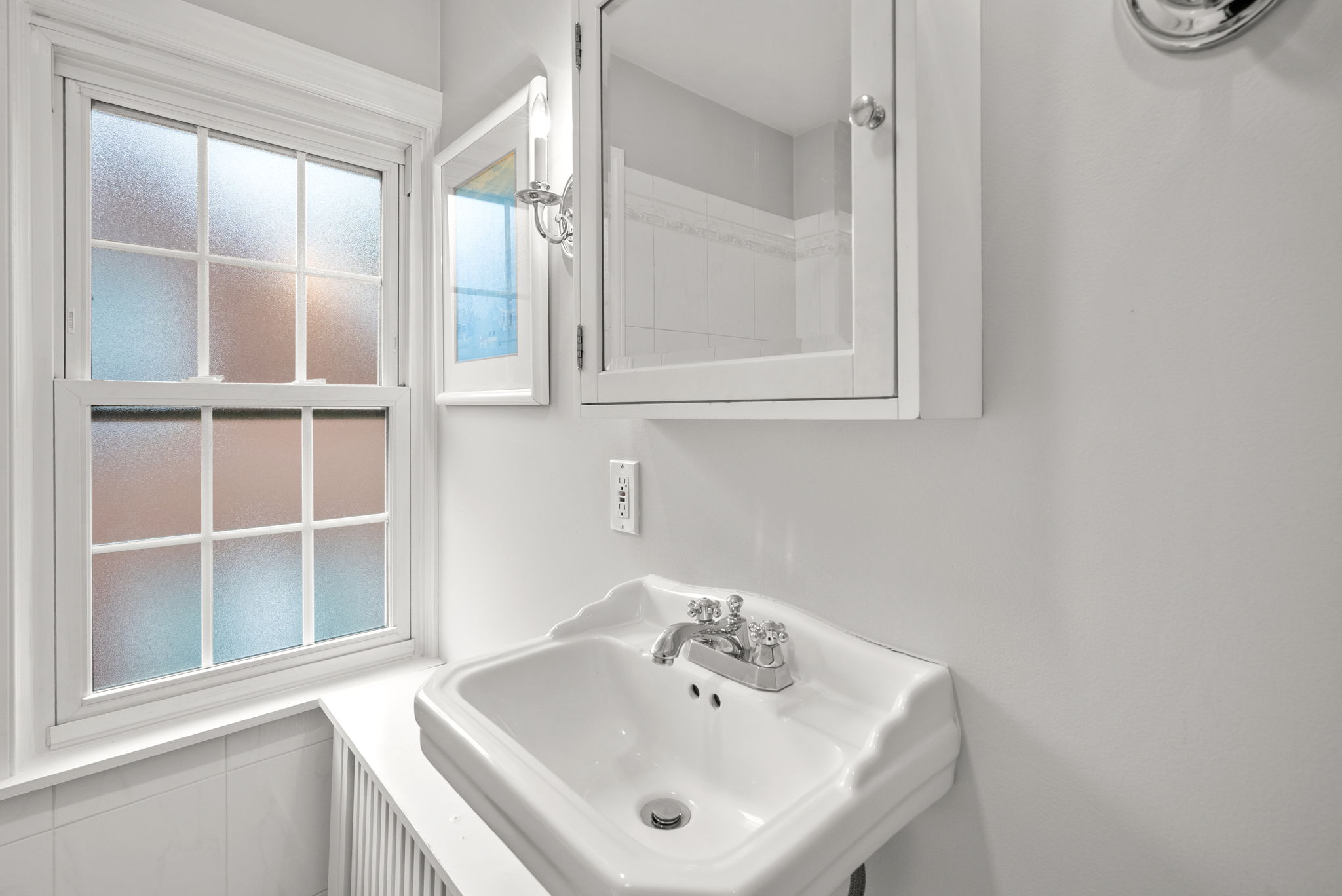 Upper Level Full Bath