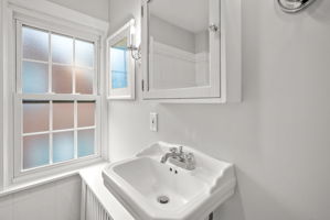 Upper Level Full Bath