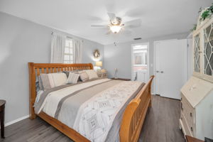 Primary Bedroom1d