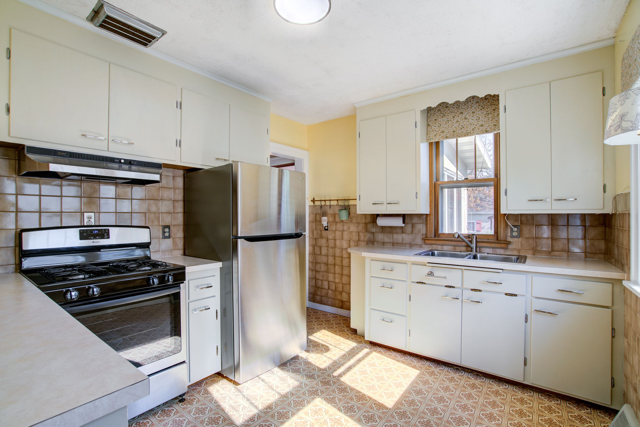 6 Kitchen