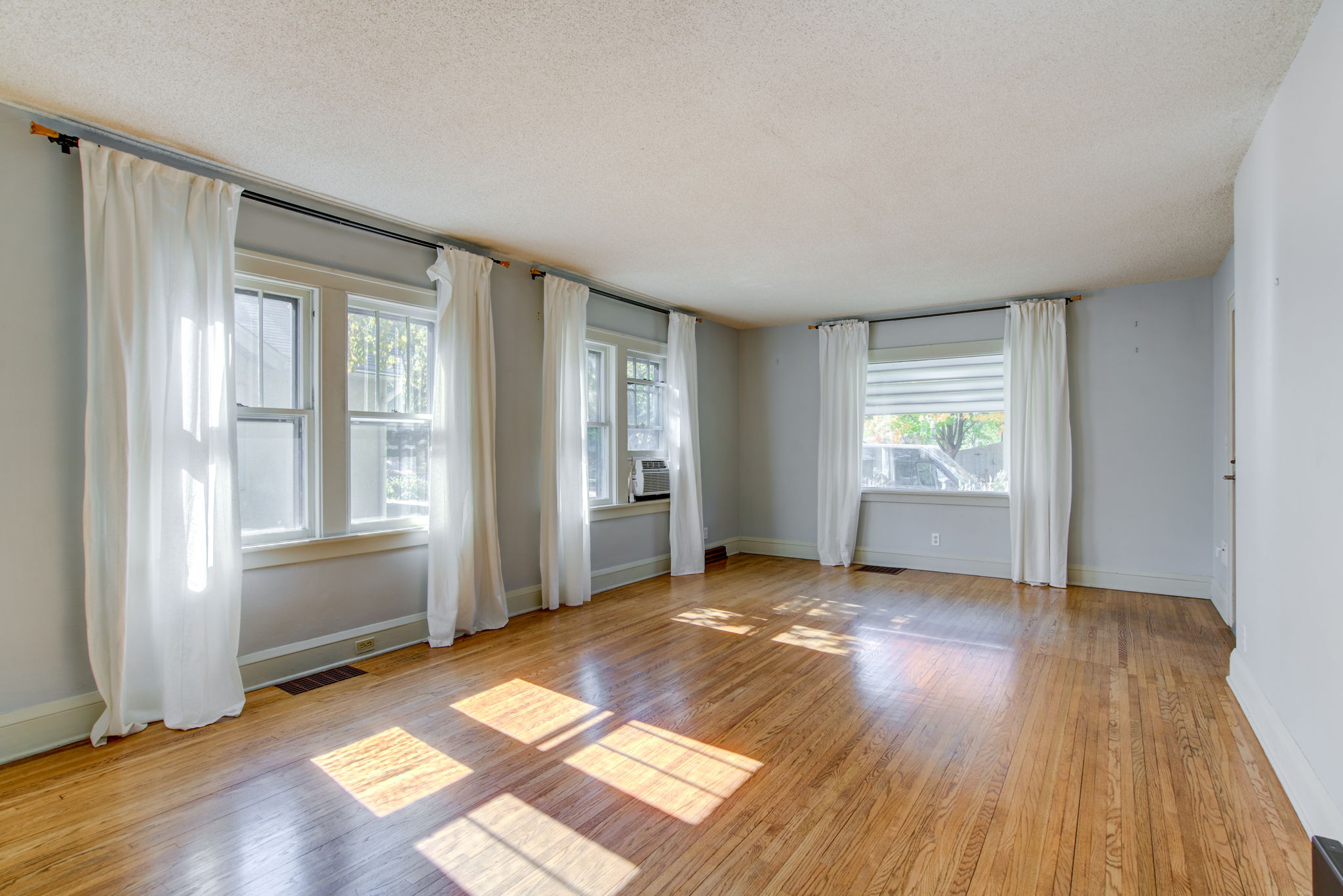 5 Living Room