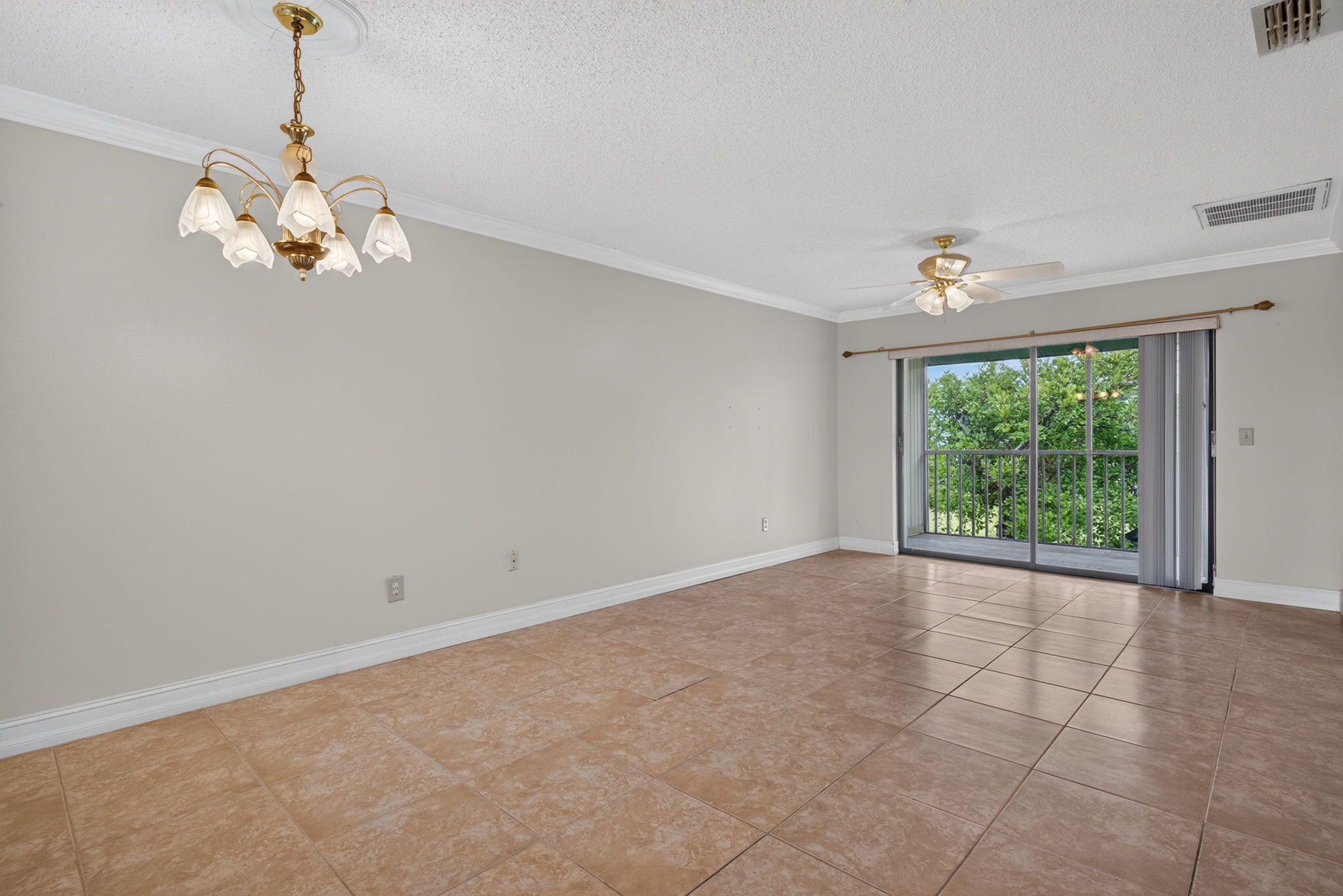 Dining Room 1 of 3