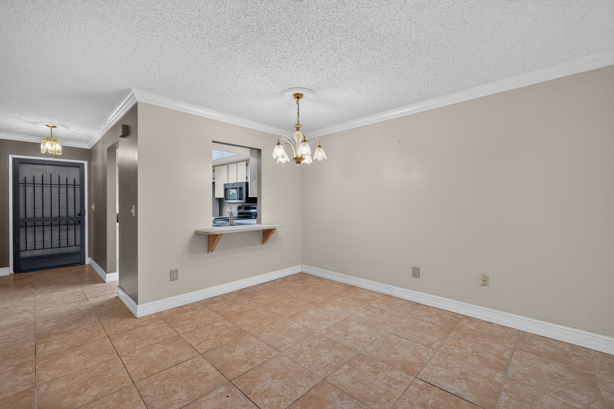 Dining Room 3 of 3